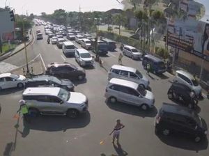 7 Lokasi Macet di Jatim Gegara Mudik Lokal saat Hari Kedua Lebaran 7 Lokasi Macet di Jatim Gegara Mudik Lokal saat Hari Kedua Lebaran