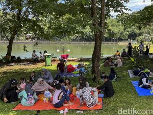 Tak Tahu Tiket Masuk Online, Warga Kecewa Tak Bisa Masuk ke Ragunan Tak Tahu Tiket Masuk Online, Warga Kecewa Tak Bisa Masuk ke Ragunan