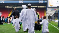 Salat Idulfitri di Stadion Ewood Park berlangsung pada Senin (2/5/2022) pagi waktu setempat. Blackburn Rovers menyebut acara ini dihadiri 3.000 jamaah. (Foto: dok. Blackburn Rovers)