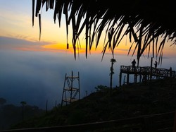 Negeri di Atas Awan Terbaru Tasikmalaya, Bukit Pangrayangan