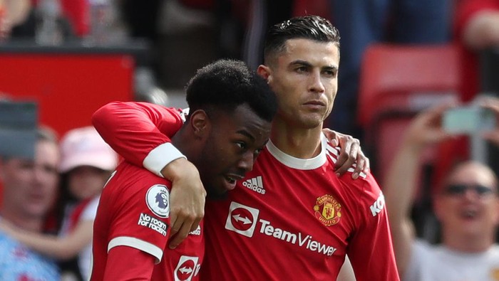 MANCHESTER, ENGLAND - APRIL 16: Cristiano Ronaldo of Manchester United celebrates with team mate Anthony Elanga after scoring their sides first goal during the Premier League match between Manchester United and Norwich City at Old Trafford on April 16, 2022 in Manchester, England. (Photo by Jan Kruger/Getty Images)