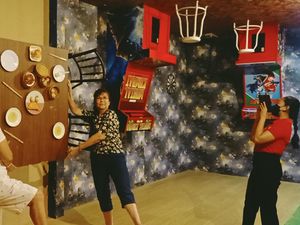 Dari Jakarta, Suprapti Antusias Foto Unik di Up side Down World Bali