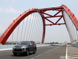 Gaspol Mudik Jakarta-Semarang Naik Pajero Sport Dakar