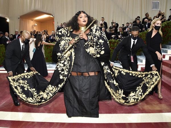 10 Penampilan Terheboh di MET Gala 2022, Gaun Lizzo Dibuat 1.200 Jam