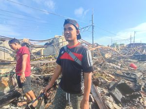 Lapak-Dagangan Hangus, Pedagang Pasar Kemiri Muka Rugi Ratusan Juta Rupiah Lapak-Dagangan Hangus, Pedagang Pasar Kemiri Muka Rugi Ratusan Juta Rupiah