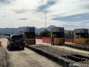 Cileunyi Dipadati Kendaraan, Exit Tol Gedebage Dibuka Sementara Cileunyi Dipadati Kendaraan, Exit Tol Gedebage Dibuka Sementara