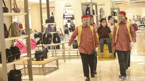 Jadi Raja dan Ratu Sehari di Pusat Perbelanjaan Jakarta