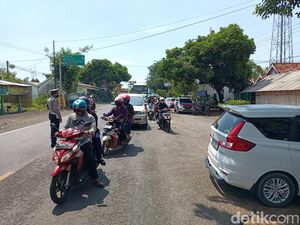 Jalur Selatan Probolinggo Macet 5 KM, Kendaraan Dialihkan ke Jalan Alternatif Jalur Selatan Probolinggo Macet 5 KM, Kendaraan Dialihkan ke Jalan Alternatif