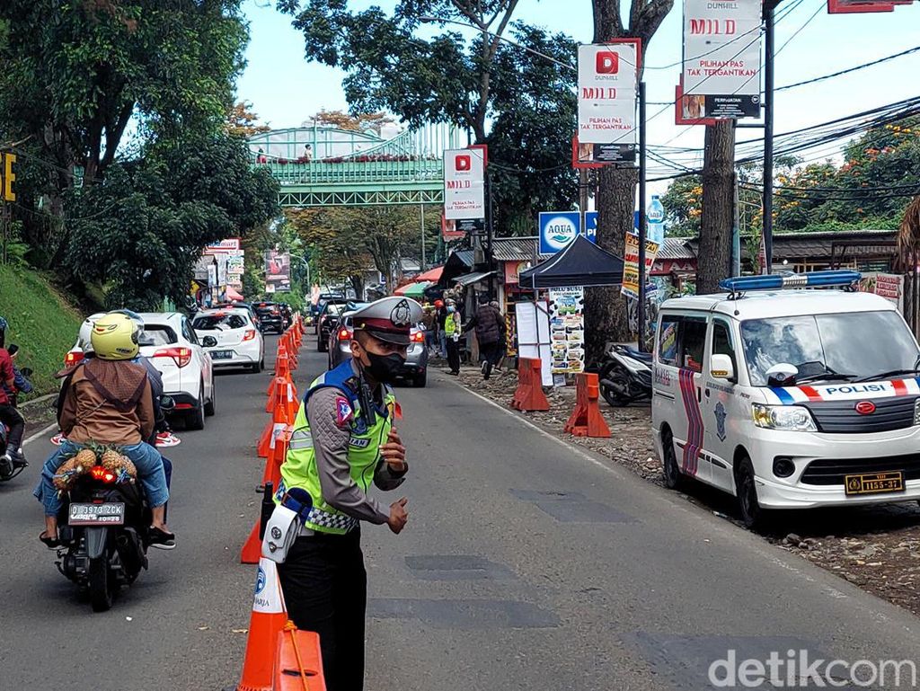 Wisatawan Serbu Lembang, Polisi 13 Kali Berlakukan One Way