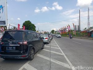 Lebaran Kedua, Jalur Probolinggo ke Lumajang Macet Hingga 5 Km Lebaran Kedua, Jalur Probolinggo ke Lumajang Macet Hingga 5 Km