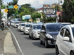 Polisi Berlakukan One Way Puncak Arah Jakarta Siang Ini