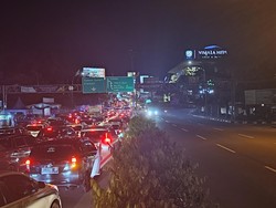 Lalu Lintas Menuju Puncak Bogor Macet Malam Ini