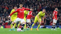 Cristiano Ronaldo membantu MU menang 3-0 atas Brentford lewat satu golnya. Foto: Getty Images/Catherine Ivill