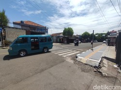 Dua Pria Geber Motor Saat Warga Cianjur Salat Id Diburu Polisi