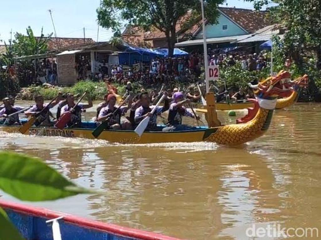 Lomba Dayung Perahu Naga, Tradisi Lebaran Ala Nelayan Batang