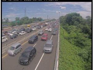 Tol Layang MBZ Arah Cikampek Macet 9 Km Pagi Ini Tol Layang MBZ Arah Cikampek Macet 9 Km Pagi Ini