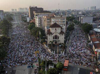Melihat Lagi Potret Salat Id di Jatinegara, Berdampingan dengan Gereja