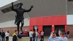 Foto Patung Legenda Sunderland yang Dikencingi Fans Newcastle