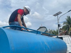 Warga di Sibolga Mandi ke Laut Gegara Tak Ada Air, PDAM Bicara