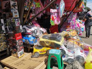 2021 Keok, Pedagang Mainan Pasar Gembrong Kini Bisa Raup Omzet Rp 25 Juta/Hari 2021 Keok, Pedagang Mainan Pasar Gembrong Kini Bisa Raup Omzet Rp 25 Juta/Hari