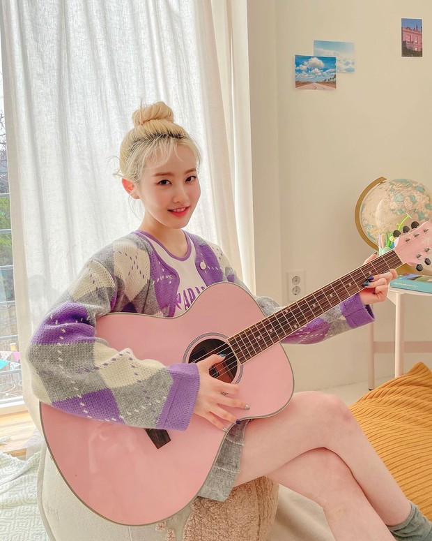 Potret Si Eun (STAYC)