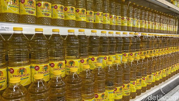 Potret Stok Minyak Goreng Melimpah di Minimarket, Segini Harganya