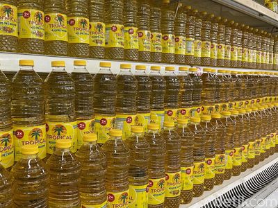 Potret Stok Minyak Goreng Melimpah di Minimarket, Segini Harganya