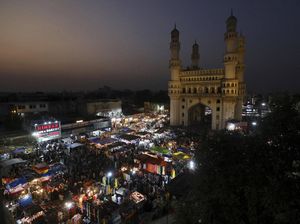 Ramainya Pasar Malam di India Saat Lebaran