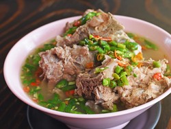 Resep Sup Iga Sapi Kuah Bening Pedas yang Gurih Menyegarkan
