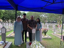SBY Bersama AHY-Annisa Ziarah Makam Ani Yudhoyono di TMP Kalibata