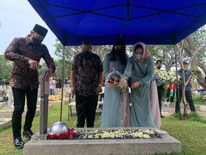 Ziarah ke Makam Ibunda, AHY Ingin Wujudkan Cita-cita Ani Yudhoyono