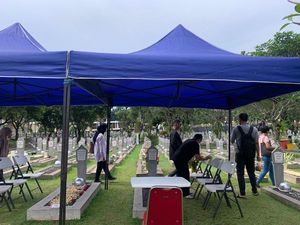 SBY dan AHY Akan Ziarah ke Makam Ani Yudhoyono di Kalibata Sore Ini SBY dan AHY Akan Ziarah ke Makam Ani Yudhoyono di Kalibata Sore Ini