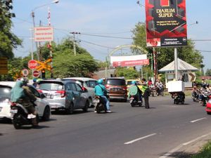 Jalur Arteri Jombang Macet, Pemudik Diimbau Lewat Alternatif Jatipelem-Papar Jalur Arteri Jombang Macet, Pemudik Diimbau Lewat Alternatif Jatipelem-Papar