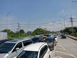 Simpang 3 Masjid Moeldoko Jombang Macet, Lalin Dialihkan ke Jatipelem-Kediri