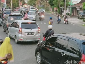 Simpang 3 Terminal Maospati Magetan Macet Sepanjang 2 Km Simpang 3 Terminal Maospati Magetan Macet Sepanjang 2 Km