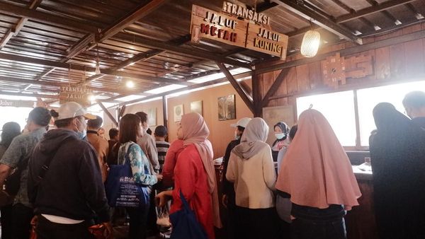 Situ Gunung Diserbu Ribuan Wisatawan Saat Libur Lebaran