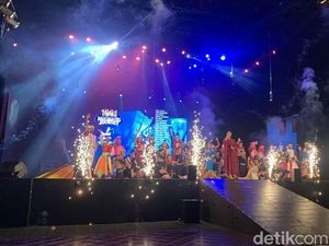 Tanoura Dance Mesir, Pertunjukkan Spesial Lebaran di Trans Studio Bandung Tanoura Dance Mesir, Pertunjukkan Spesial Lebaran di Trans Studio Bandung