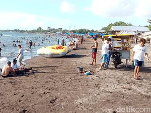 Pantai Tanjung Bayang Makassar Diserbu Warga Hari Ini, Pengunjung 1.500 Orang Pantai Tanjung Bayang Makassar Diserbu Warga Hari Ini, Pengunjung 1.500 Orang