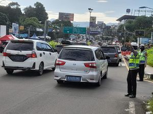21 Ribu Kendaraan Masuk Puncak Bogor hingga Siang di Hari Kedua Lebaran 21 Ribu Kendaraan Masuk Puncak Bogor hingga Siang di Hari Kedua Lebaran