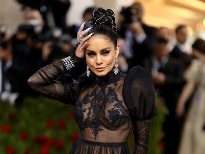 Gaun Menerawang Vanessa Hudgens di Met Gala 2022