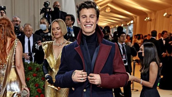 Shawn Mendes dan Camila Cabello Jalan Terpisah di Met Gala 2022