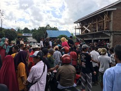 Tagih Janji Pemprov Soal Lahan Makam, Warga Dompu Protes-Blokir Jalan