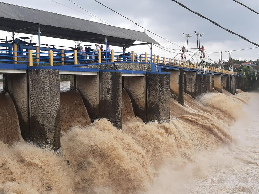 Bendungan Katulampa Siaga 3, Warga Bantaran Sungai Diminta Waspada Banjir