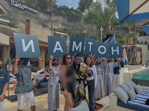 Begini Asyiknya Hotman Paris dan Aspri ke-45 Saat Makan di Beach Club Begini Asyiknya Hotman Paris dan Aspri ke-45 Saat Makan di Beach Club