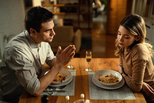 Hargai ruang berekpresi milik pasangan dan dengarkan perasaannya/Foto:Freepik.com/Dragen_zigiz Jangan berfokus pada diri sendiri, tetap hargai sudut pandang milik pasangan