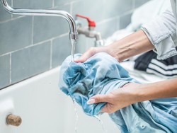 Baju Kena Getah? Ini Cara Mudah Menghilangkannya Tanpa Ribet