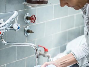 5 Cara Mencuci Baju Tanpa Mesin Cuci Saat Pergi Mudik 5 Cara Mencuci Baju Tanpa Mesin Cuci Saat Pergi Mudik