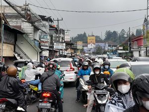 Jalur Alternatif Puncak Macet, Wisatawan Mulai Pulang Jalur Alternatif Puncak Macet, Wisatawan Mulai Pulang