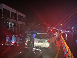 Puncak Masih Macet, One Way Arah Jakarta Dilanjut hingga Pukul 22.00