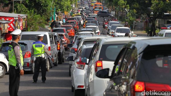 Padat Merayap, Begini Penampakan Lalu Lintas Menuju Pantai di Bantul